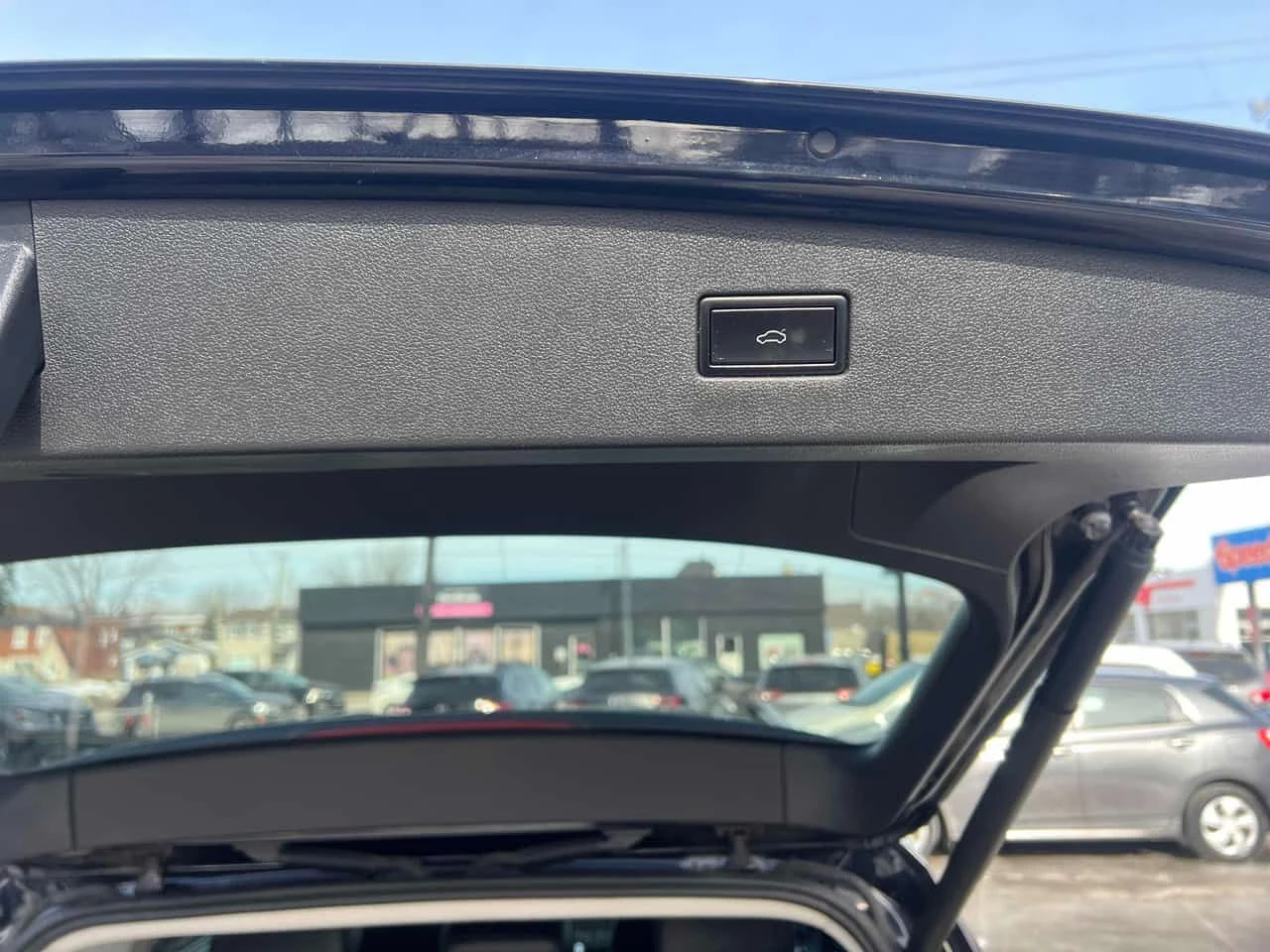 VW Tiguan SE 4MOTION | ШИБИДАХ | ПОДГРЕВИ | CAFAX, снимка 14 - Автомобили и джипове - 53751596