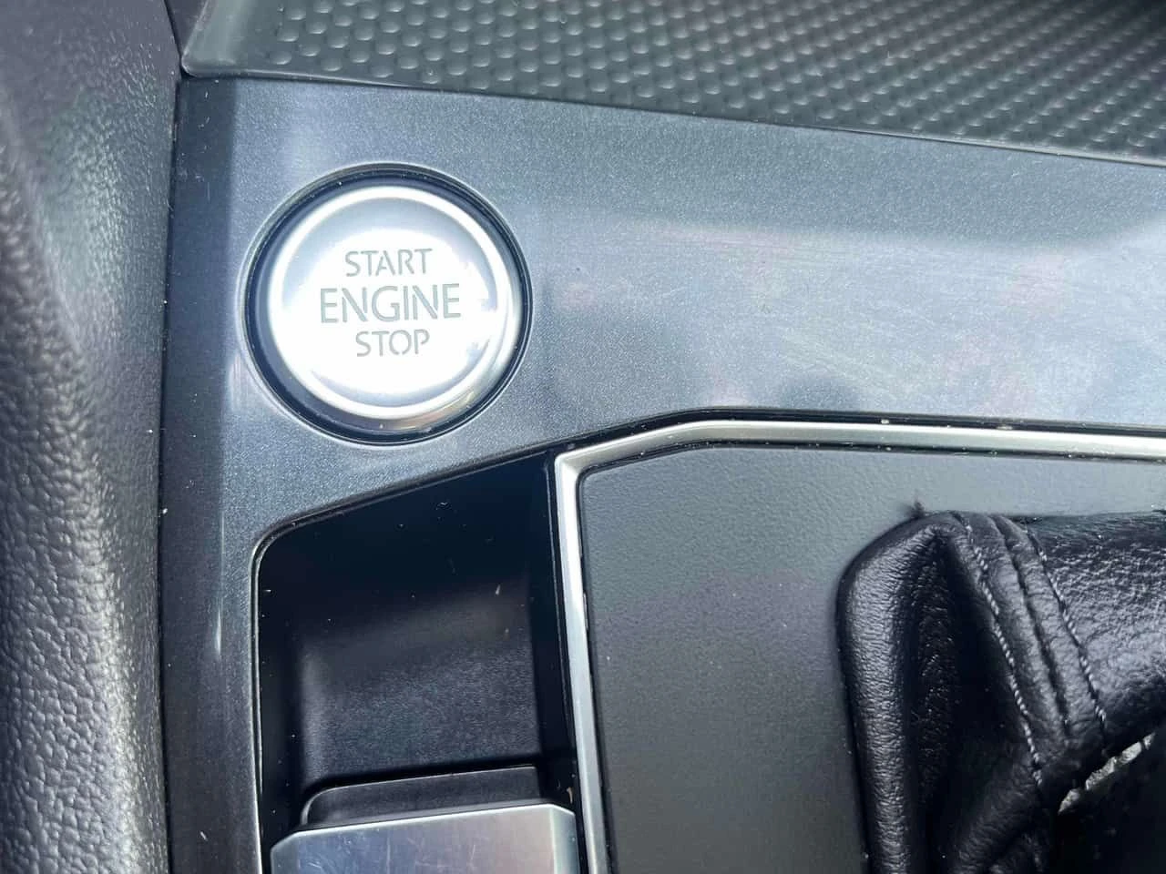 VW Tiguan SE 4MOTION | ШИБИДАХ | ПОДГРЕВИ | CAFAX, снимка 16 - Автомобили и джипове - 53751596