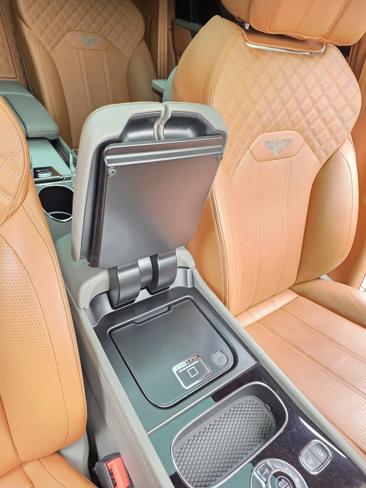 Bentley Bentayga, снимка 15 - Автомобили и джипове - 54168394