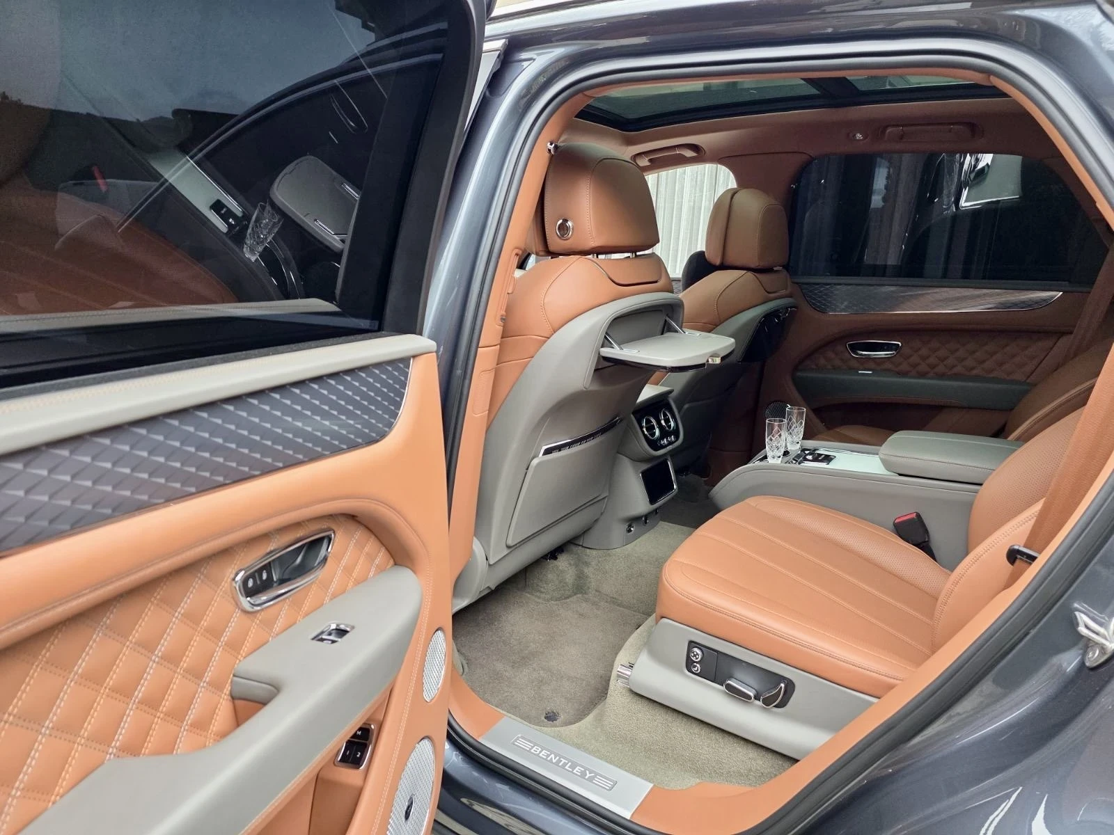 Bentley Bentayga, снимка 11 - Автомобили и джипове - 54168394