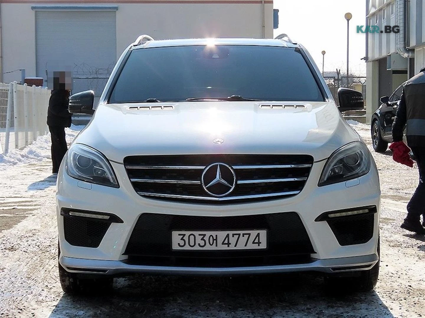 Mercedes-Benz ML 63 AMG 4MATIC/DISTRONIC/KEYLESS/KAMEPA, снимка 2 - Автомобили и джипове - 54763383
