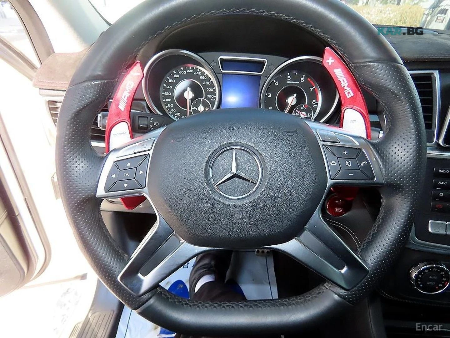 Mercedes-Benz ML 63 AMG 4MATIC/DISTRONIC/KEYLESS/KAMEPA, снимка 8 - Автомобили и джипове - 54763383