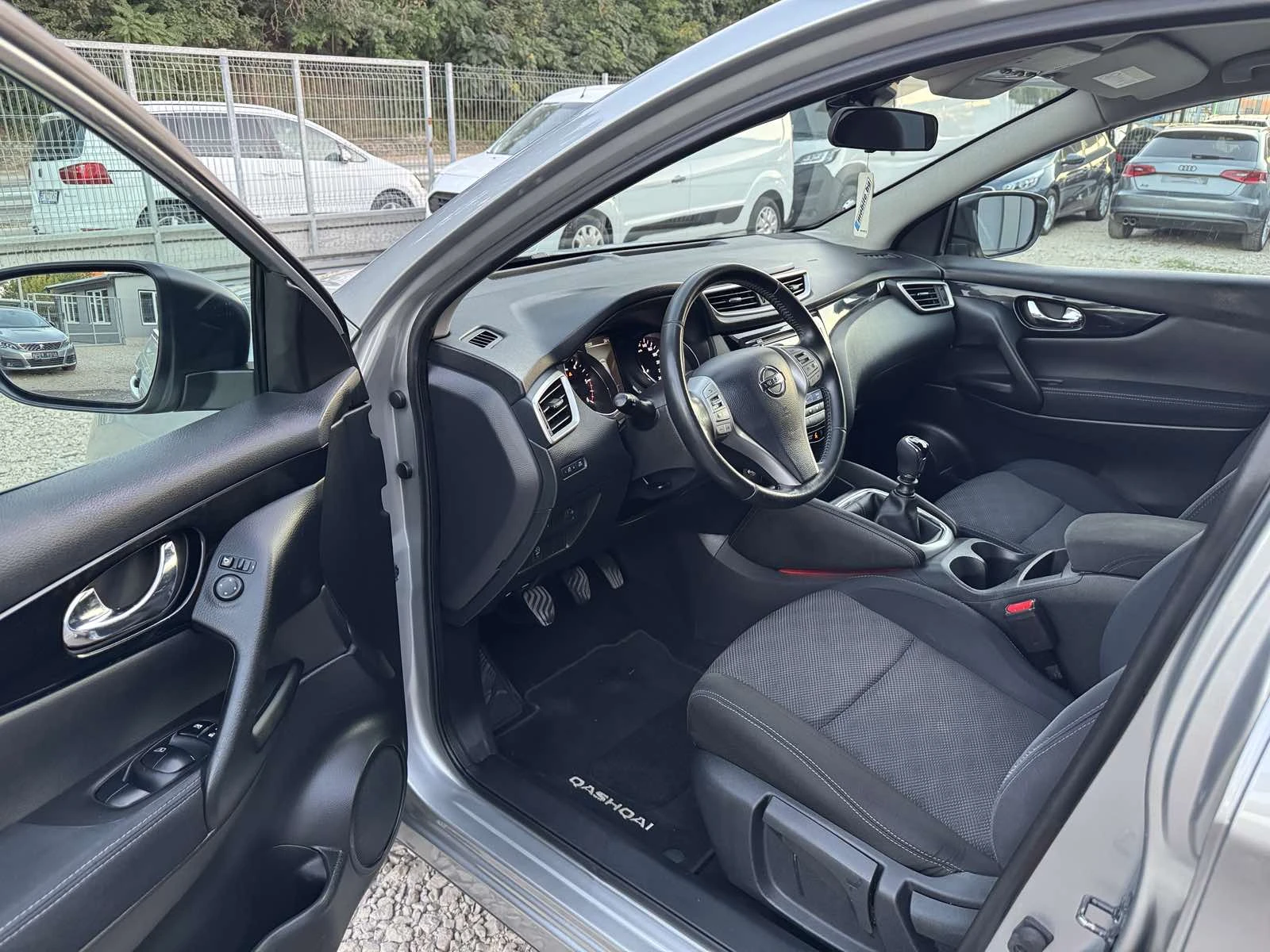 Nissan Qashqai 1.5DCI* NAVI* TOP* 169500km, снимка 12 - Автомобили и джипове - 55735447