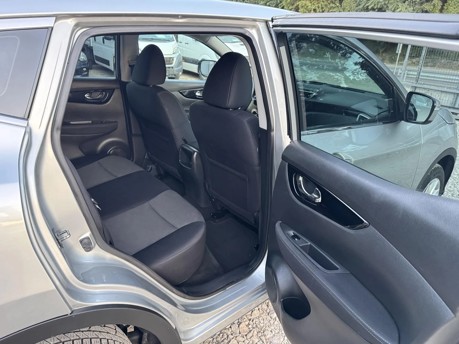 Nissan Qashqai 1.5DCI* NAVI* TOP* 169500km, снимка 8 - Автомобили и джипове - 55735447