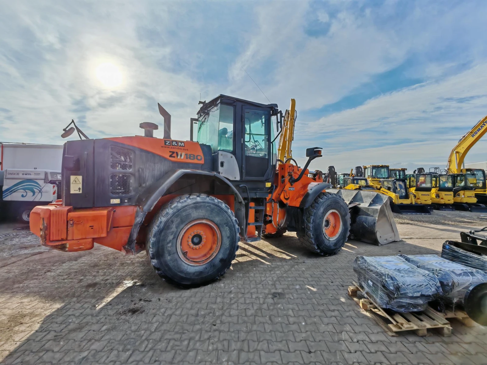 Челен товарач Hitachi ZW180-5B