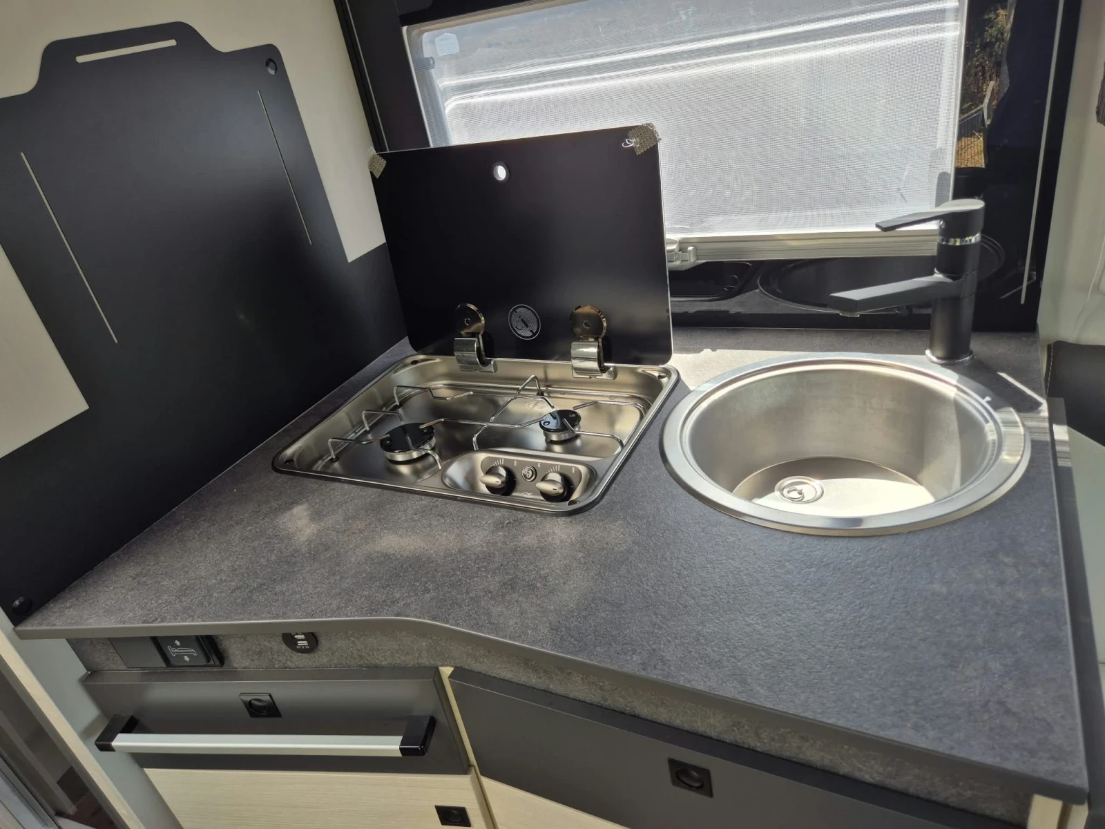 Кемпер Chausson Chausson 777 Unlimited Titanium , снимка 7 - Каравани и кемпери - 55989331