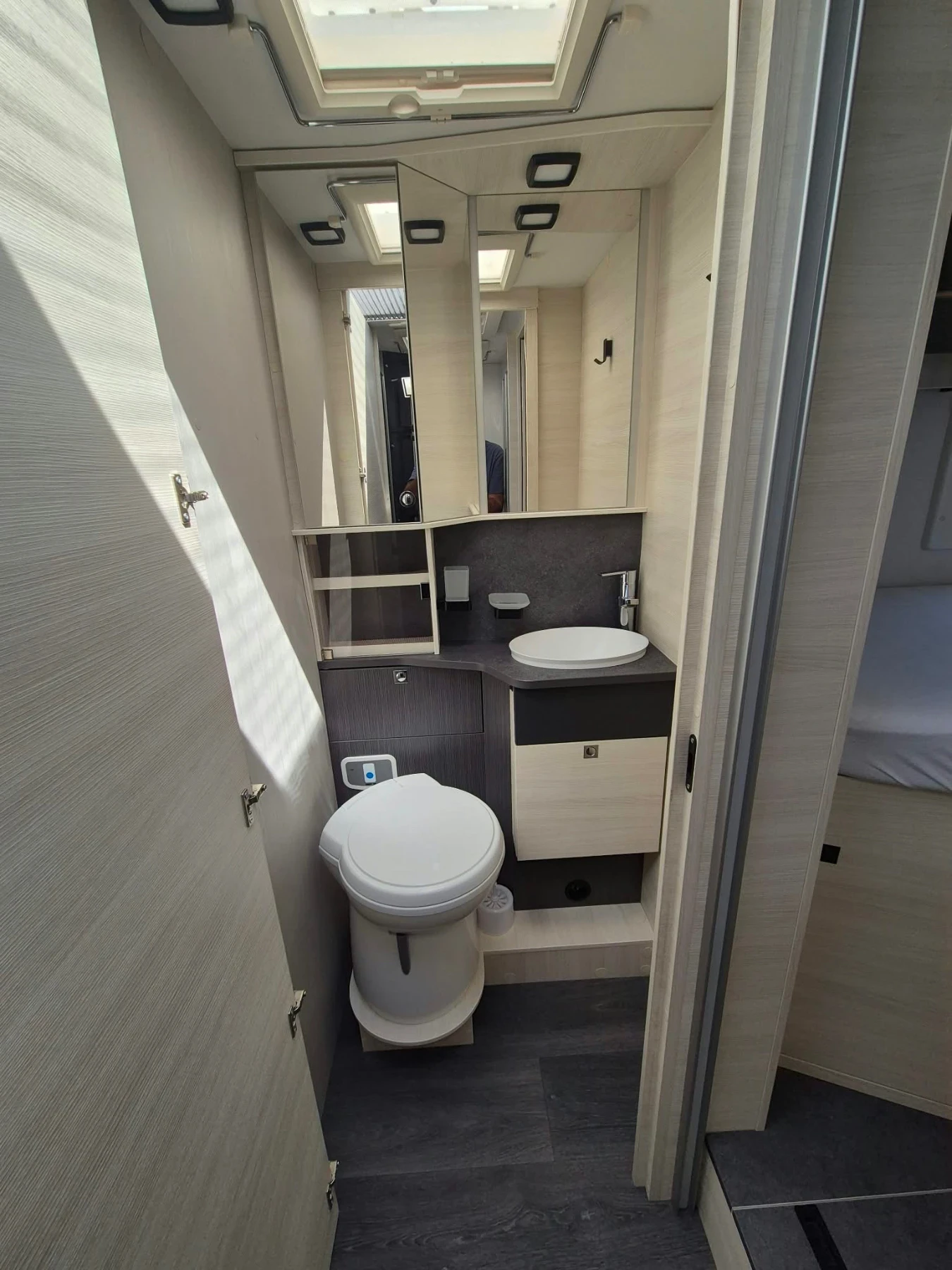 Кемпер Chausson Chausson 777 Unlimited Titanium , снимка 9 - Каравани и кемпери - 55989331