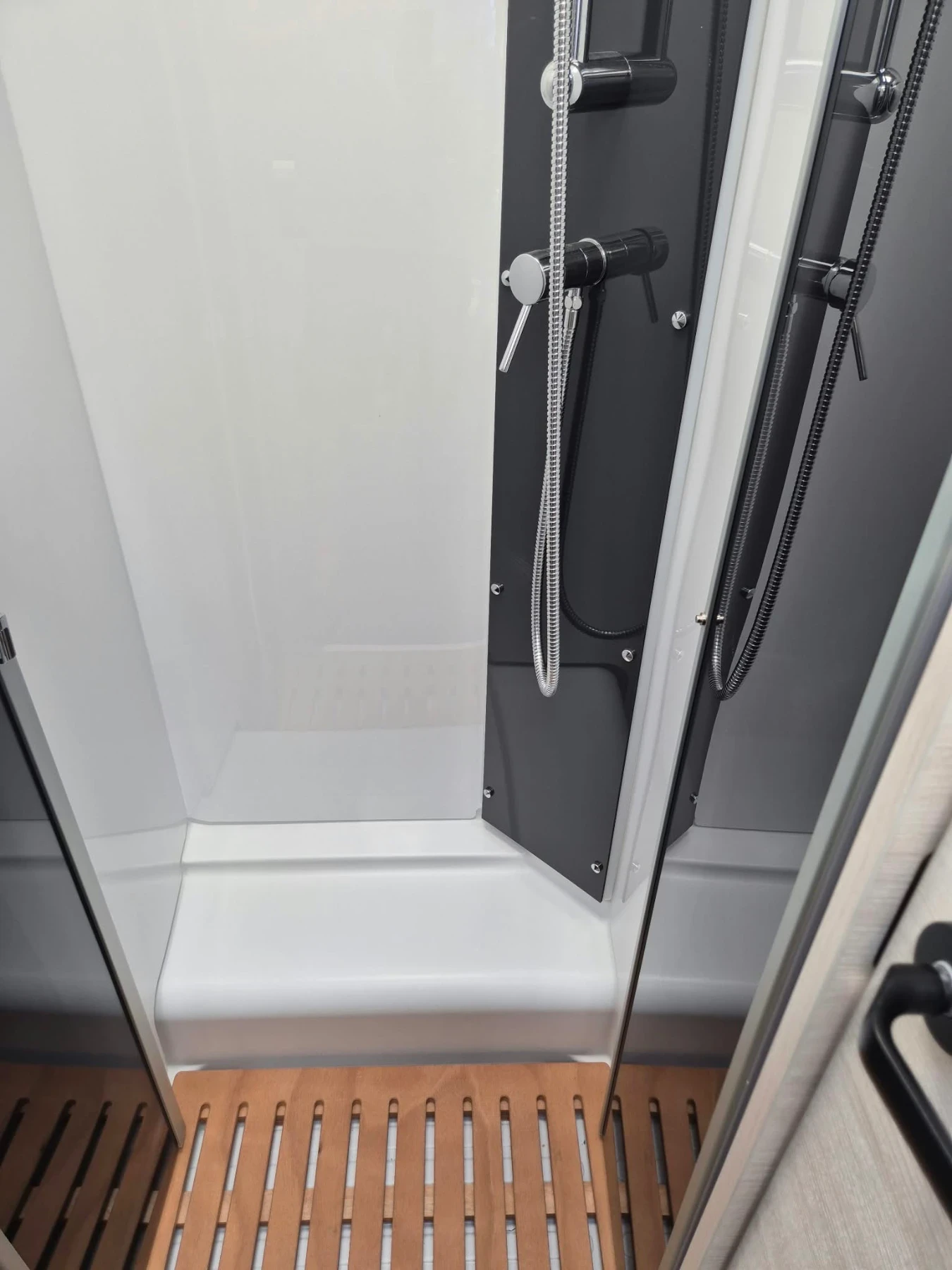 Кемпер Chausson Chausson 777 Unlimited Titanium , снимка 10 - Каравани и кемпери - 55989331