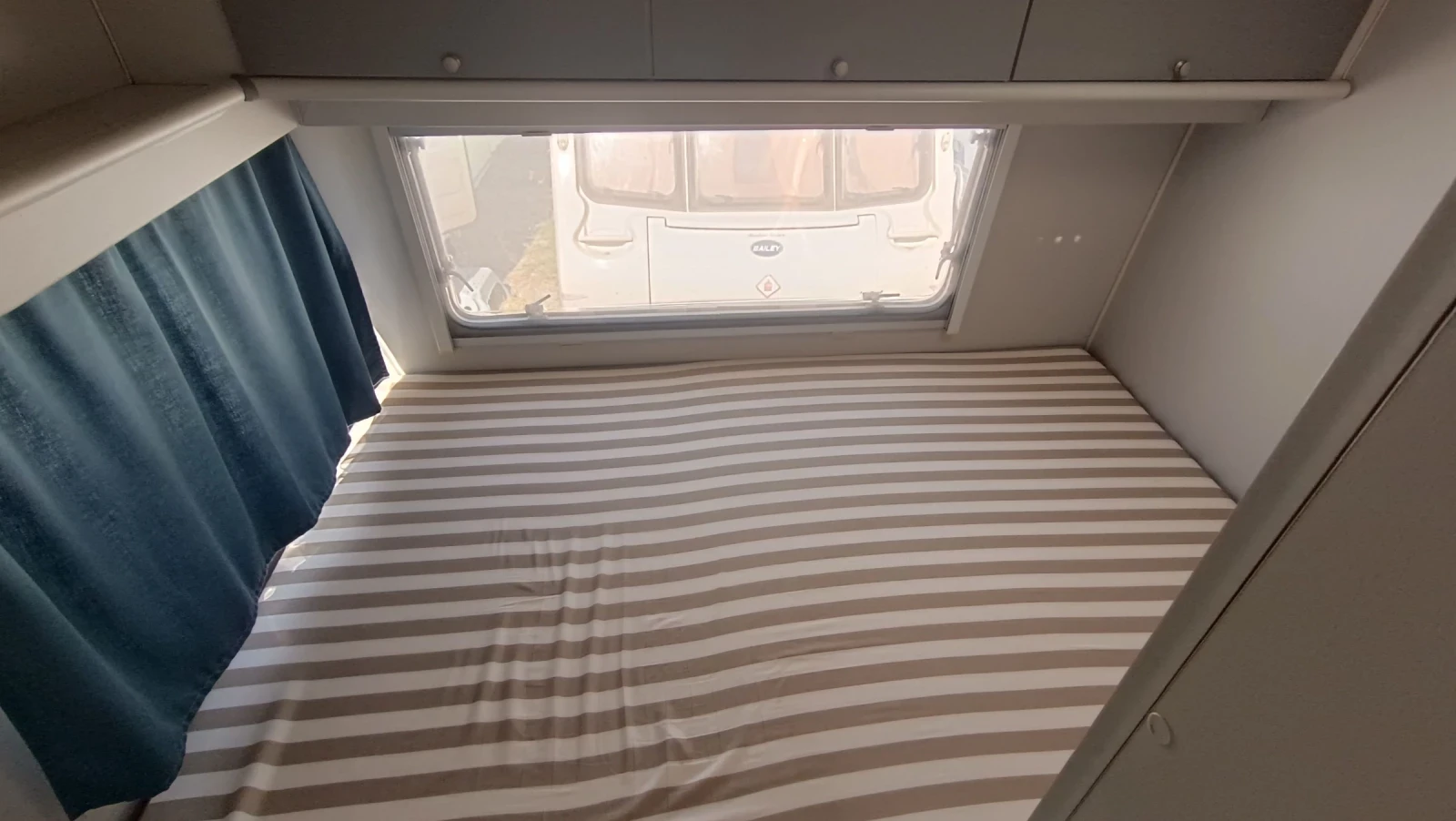 Каравана Beyerland Sprinter 380 D, снимка 7 - Каравани и кемпери - 56078274