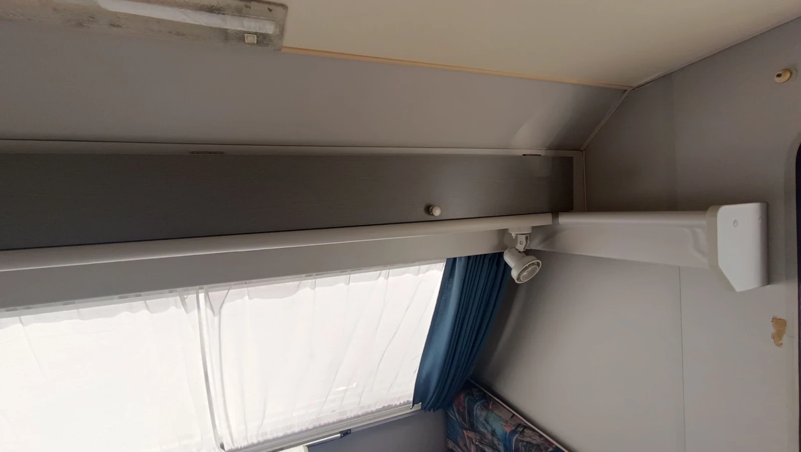 Каравана Beyerland Sprinter 380 D, снимка 10 - Каравани и кемпери - 56078274