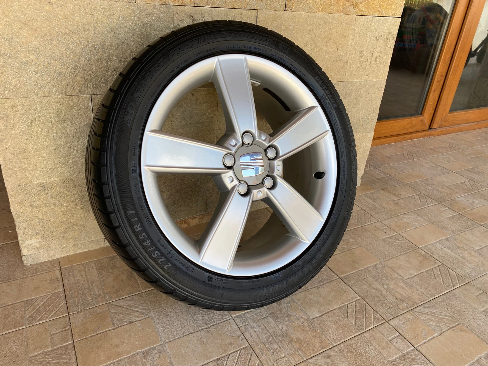 Гуми с джанти Dunlop 225/45R17, снимка 3 - Гуми и джанти - 55664612