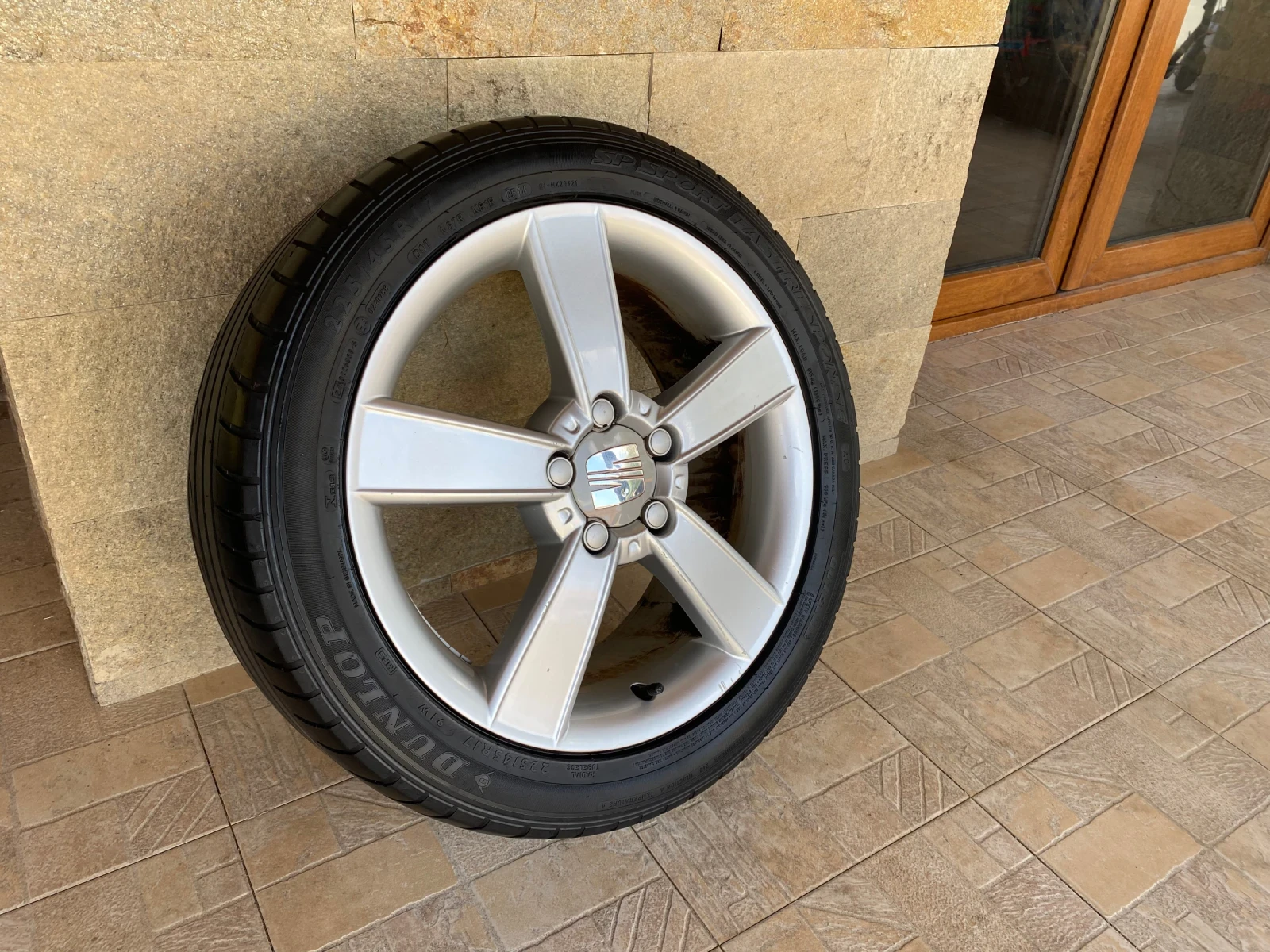 Гуми с джанти Dunlop 225/45R17, снимка 5 - Гуми и джанти - 55664612