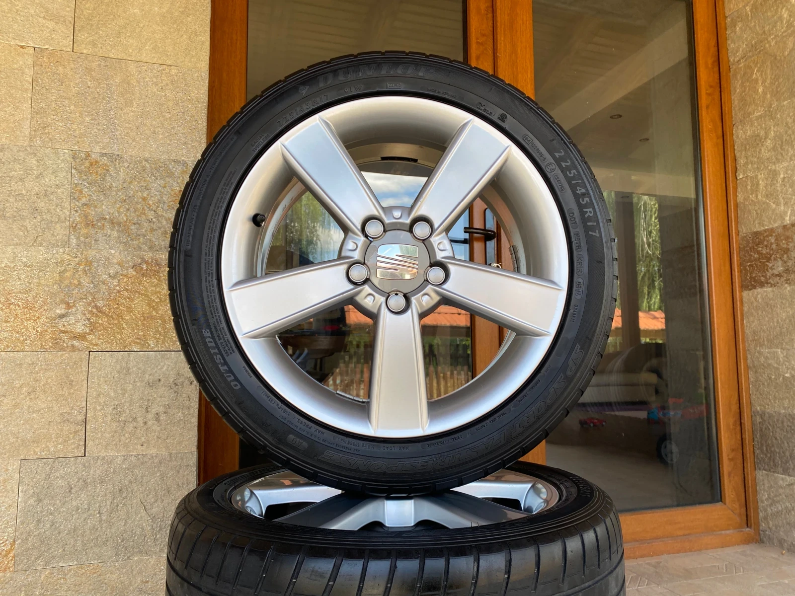 Гуми с джанти Dunlop 225/45R17, снимка 2 - Гуми и джанти - 55664612