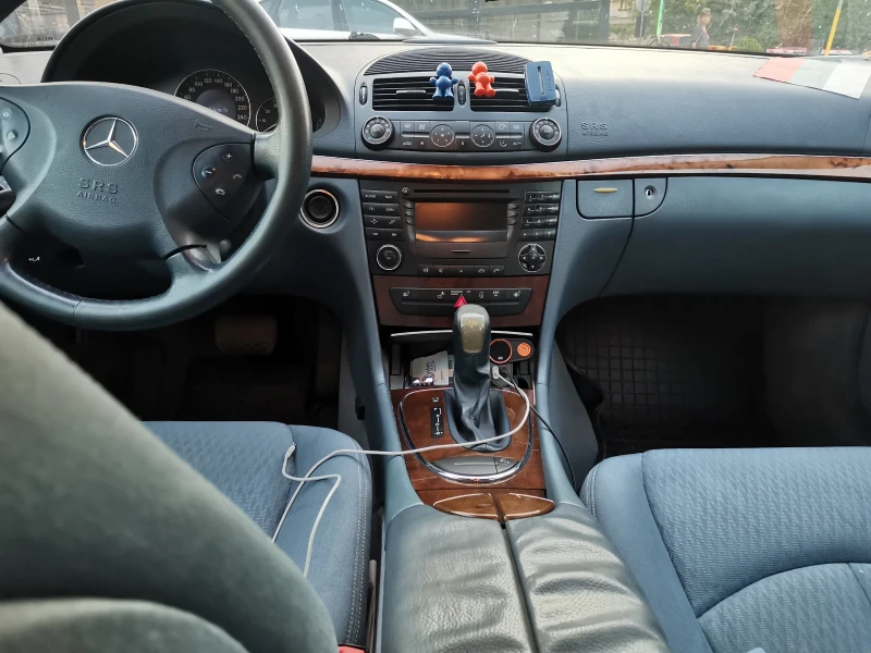 Mercedes-Benz E 320, снимка 10 - Автомобили и джипове - 51096611