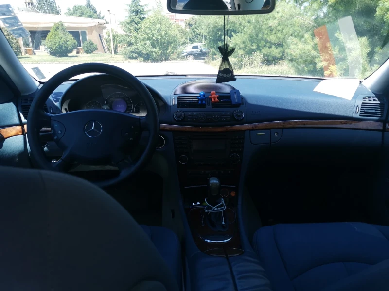 Mercedes-Benz E 320, снимка 8 - Автомобили и джипове - 51096611