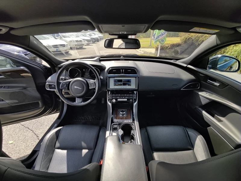 Jaguar XE 2.0T SWISS/FULL, снимка 11 - Автомобили и джипове - 52395721