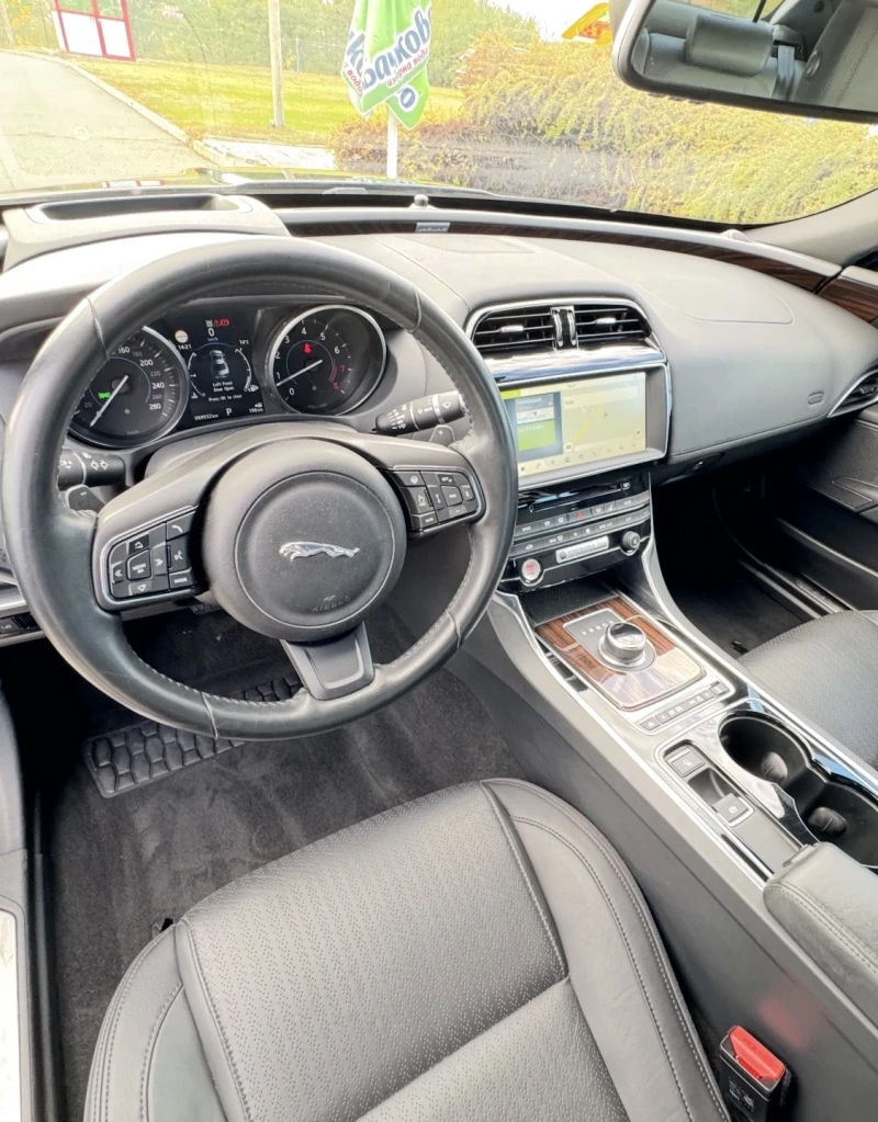Jaguar XE 2.0T SWISS/FULL, снимка 17 - Автомобили и джипове - 52395721