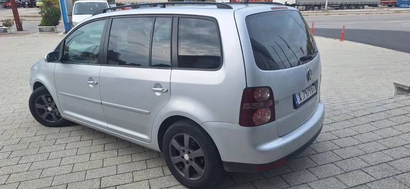 VW Touran 2.0 TDI 140hp DSG6, снимка 5 - Автомобили и джипове - 52040980