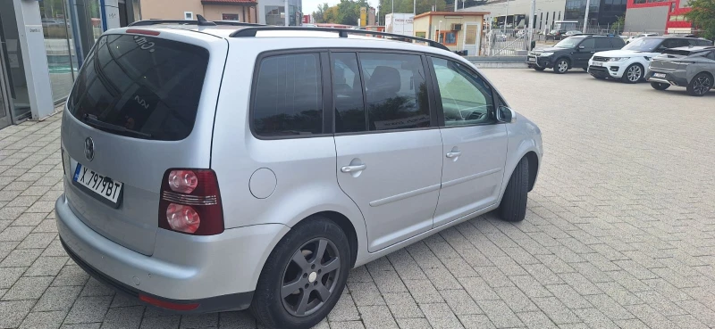 VW Touran 2.0 TDI 140hp DSG6, снимка 7 - Автомобили и джипове - 52040980