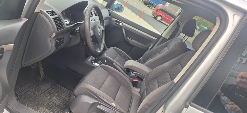 VW Touran 2.0 TDI 140hp DSG6, снимка 8 - Автомобили и джипове - 52040980