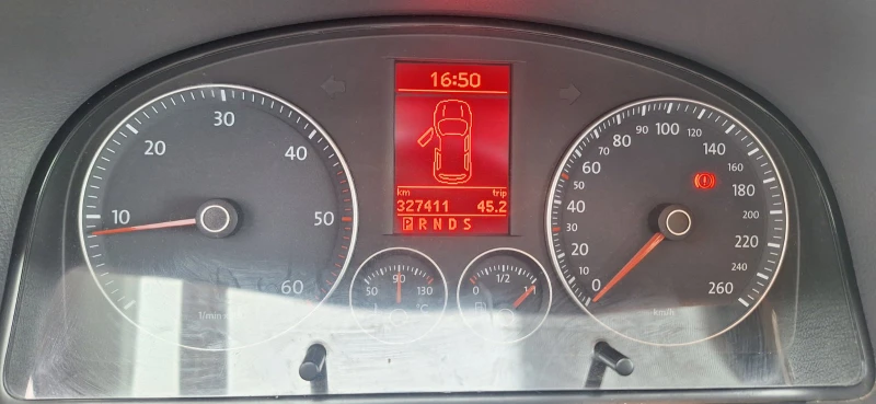 VW Touran 2.0 TDI 140hp DSG6, снимка 9 - Автомобили и джипове - 52040980