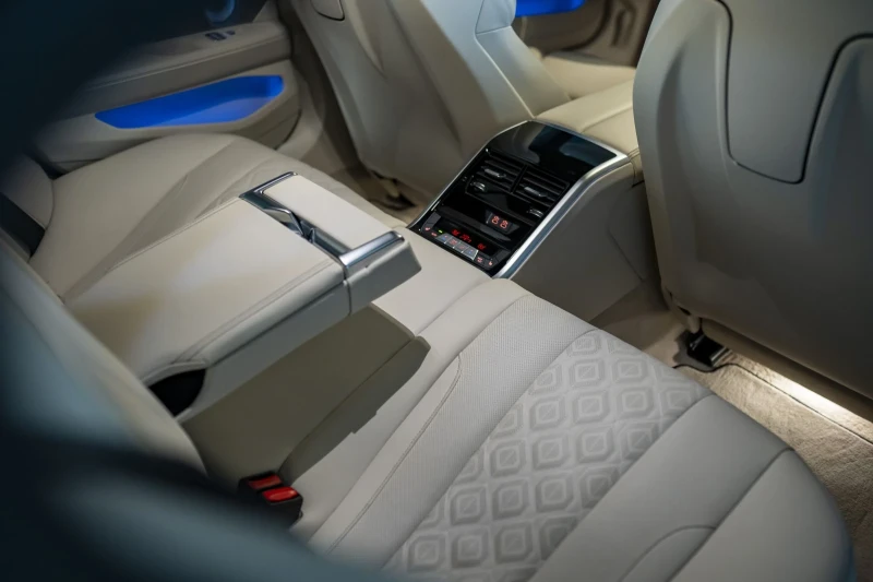 BMW M8 Gran Coupe Individual , снимка 12 - Автомобили и джипове - 52337379