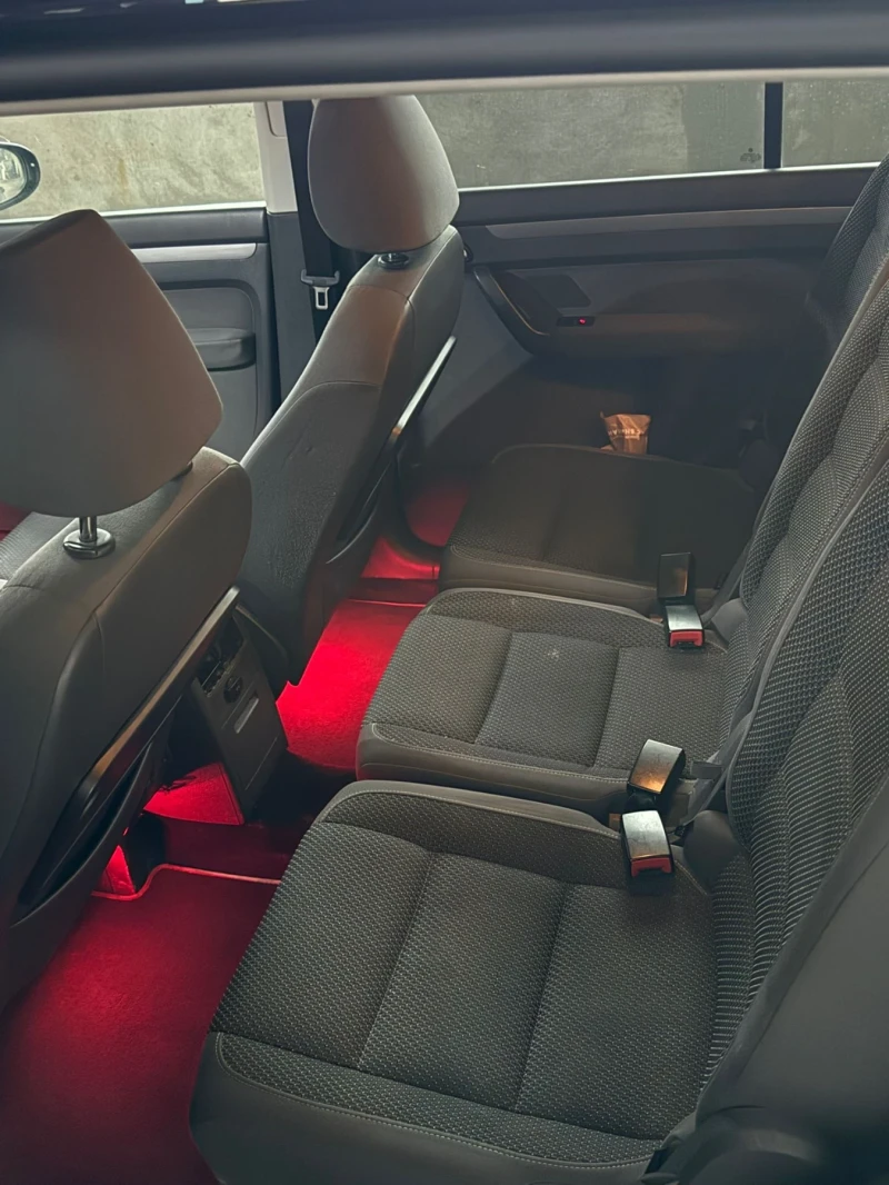 VW Touran 2.0TDI 140 2011 TOURAN !!!, снимка 11 - Автомобили и джипове - 53463598