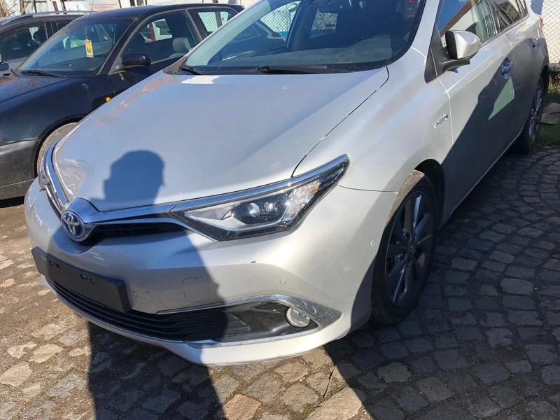 Toyota Auris feislift xibrid kombi 2br, снимка 2 - Автомобили и джипове - 29133720