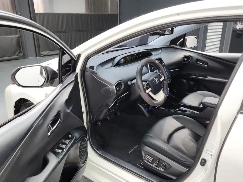 Toyota Prius PRIME 1.8, снимка 10 - Автомобили и джипове - 54923354