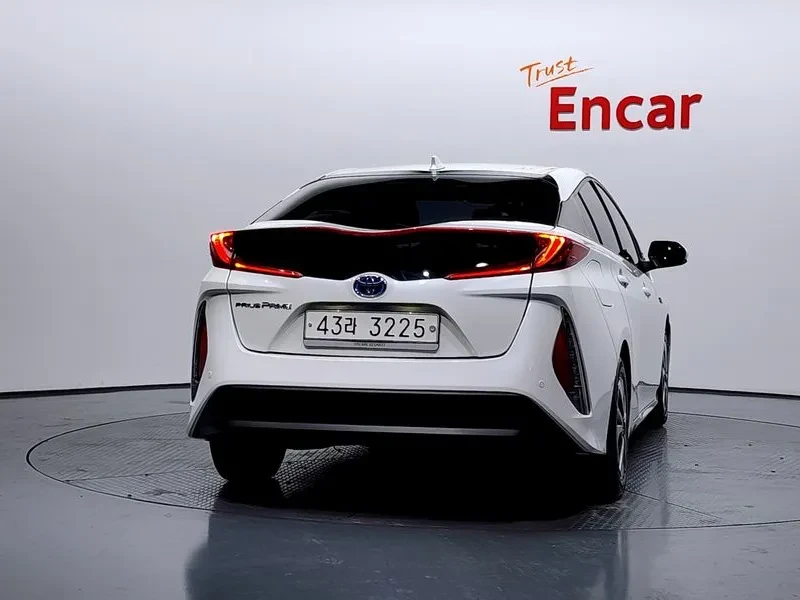 Toyota Prius PRIME 1.8, снимка 4 - Автомобили и джипове - 54923354
