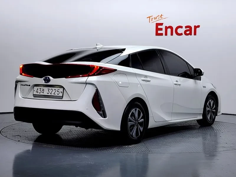 Toyota Prius PRIME 1.8, снимка 2 - Автомобили и джипове - 54923354