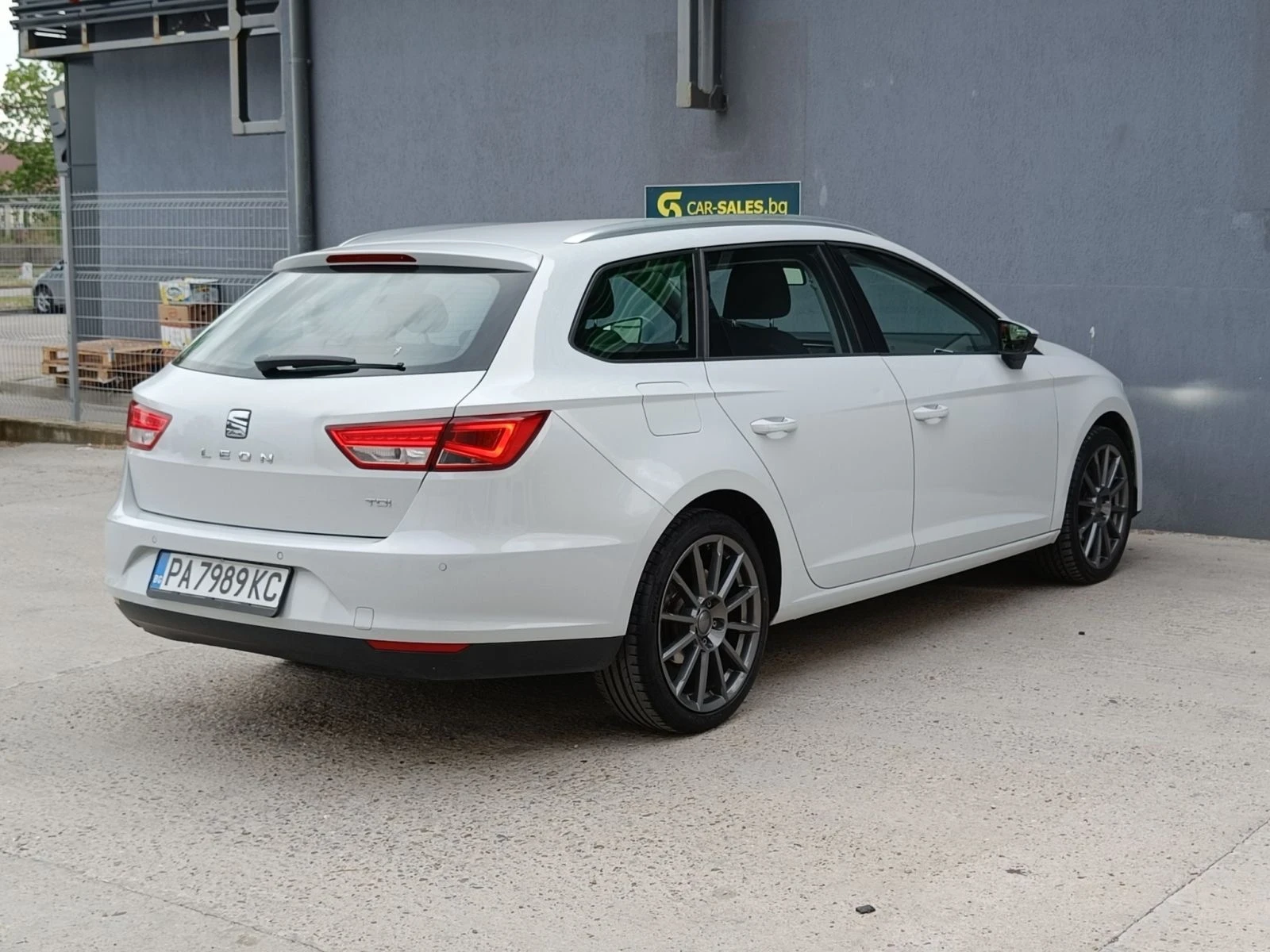 Seat Leon 1.6 TDi 110к.с. FULL LED EURO 6 - изображение 2