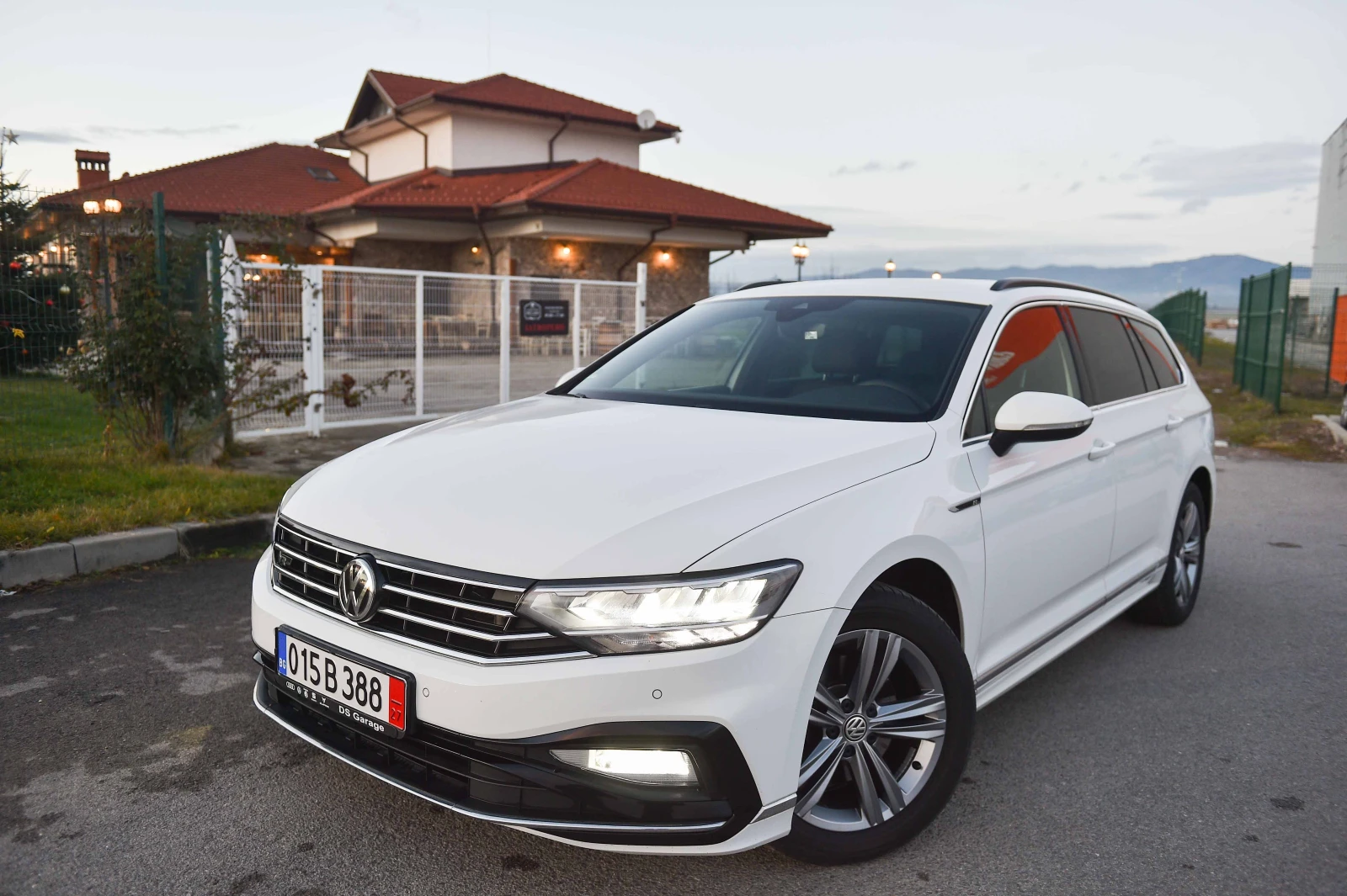 VW Passat 2.0TDI* R-LINE* Панорама* КАМЕРА* LED* ACC - изображение 4