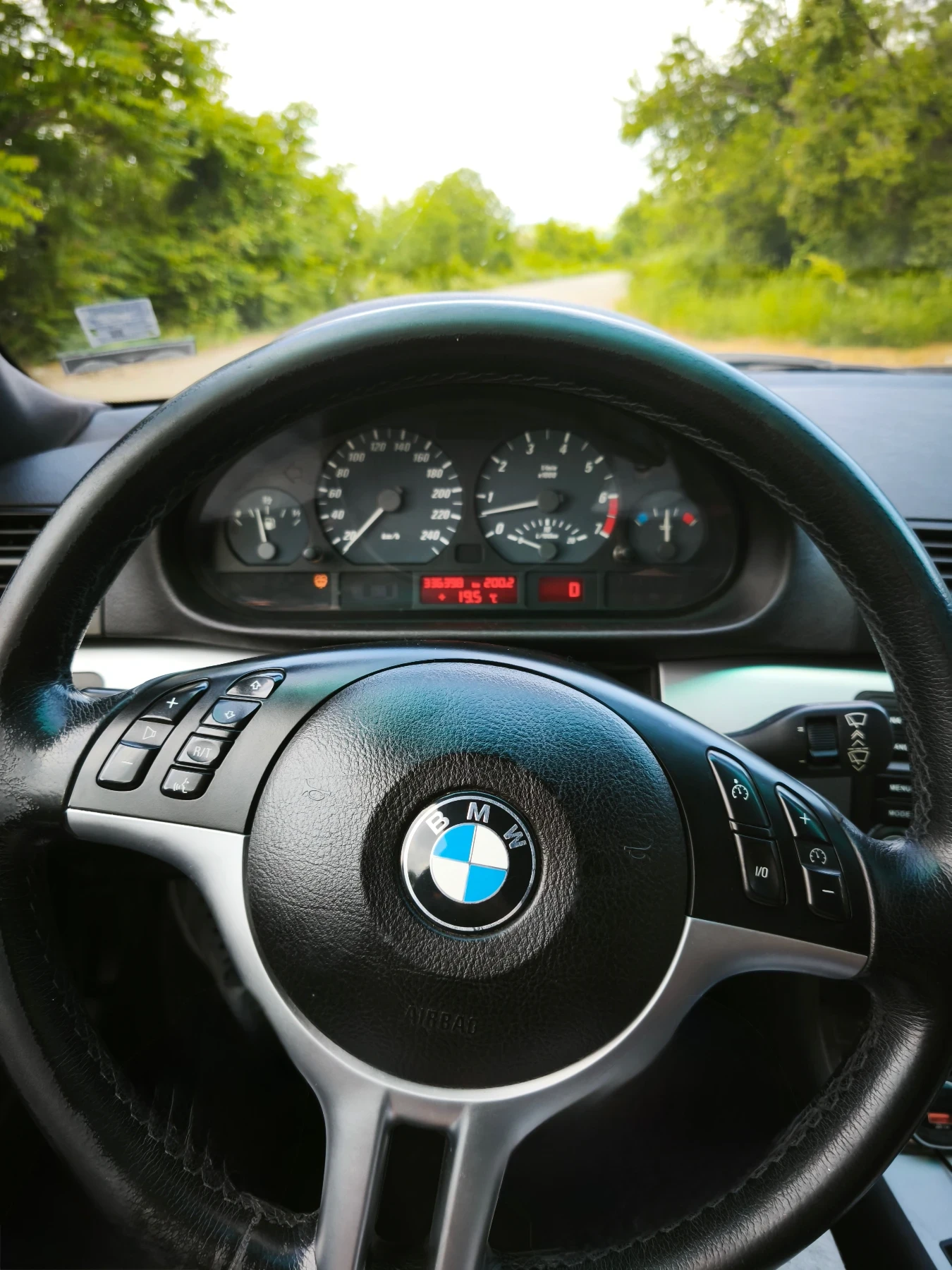 BMW 320  - изображение 9