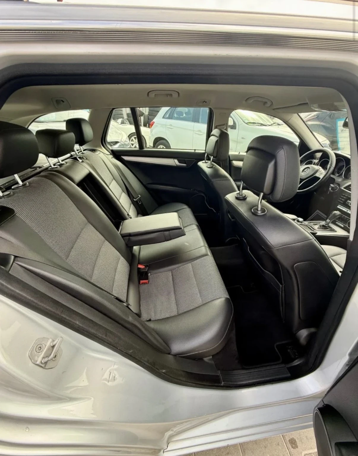 Mercedes-Benz C 250 Топ, снимка 10 - Автомобили и джипове - 54515463