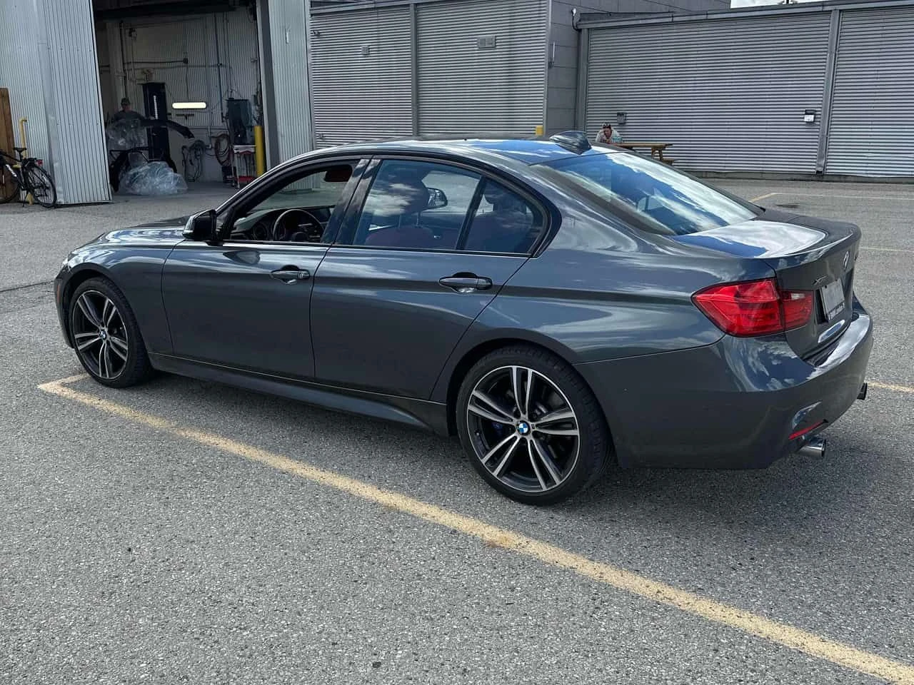 BMW 335 * M PERFORMANCE PACKAGE * ОТ ПРЕДСТАВИТЕЛСТВО, снимка 7 - Автомобили и джипове - 54906911