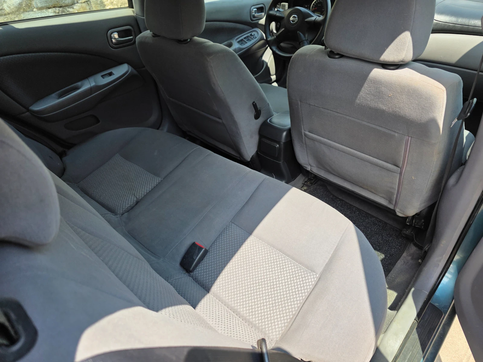 Nissan Almera 1.5 dci, снимка 12 - Автомобили и джипове - 55206137