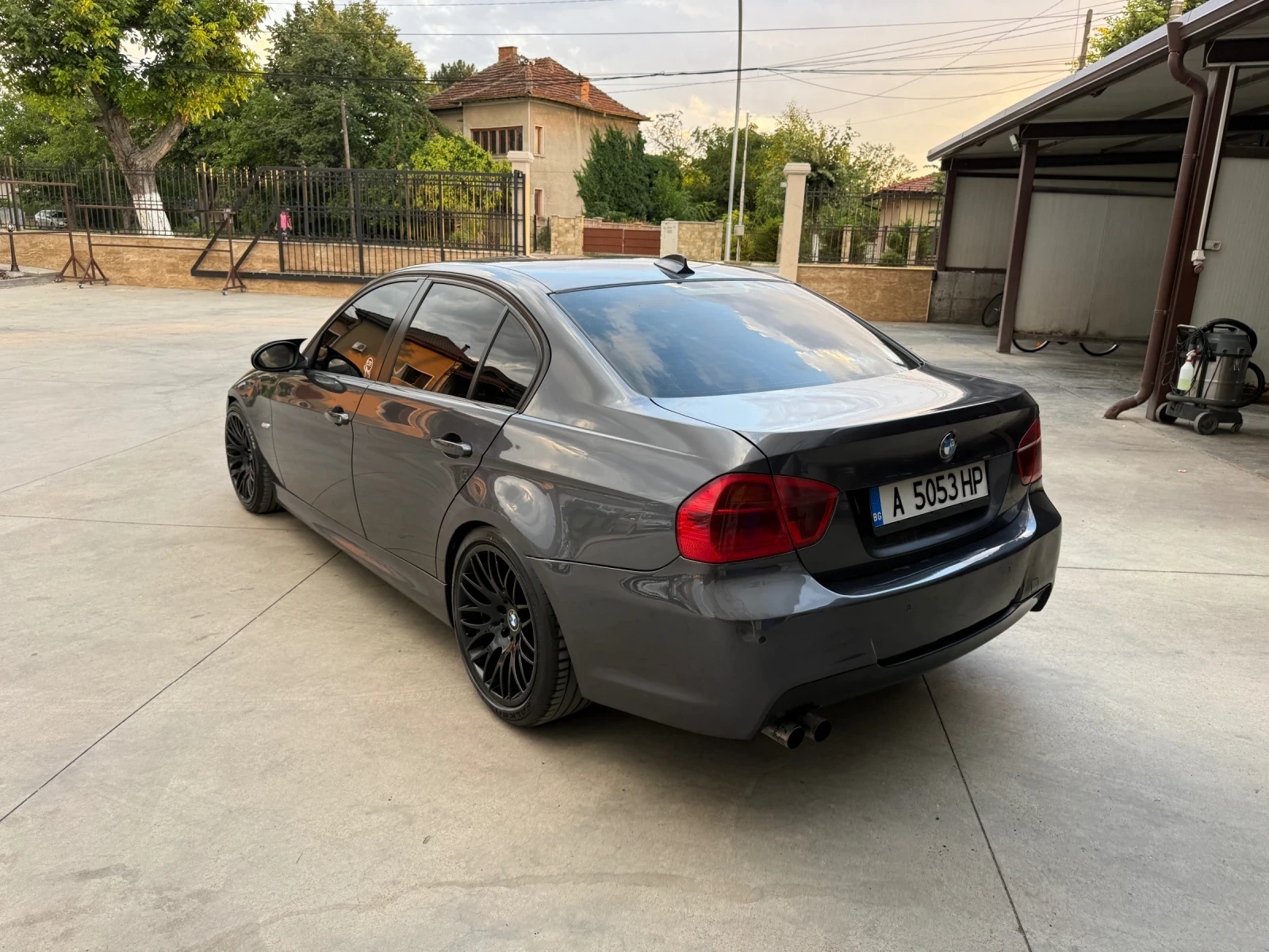 BMW 330 330D задно ръчка, снимка 3 - Автомобили и джипове - 55405458