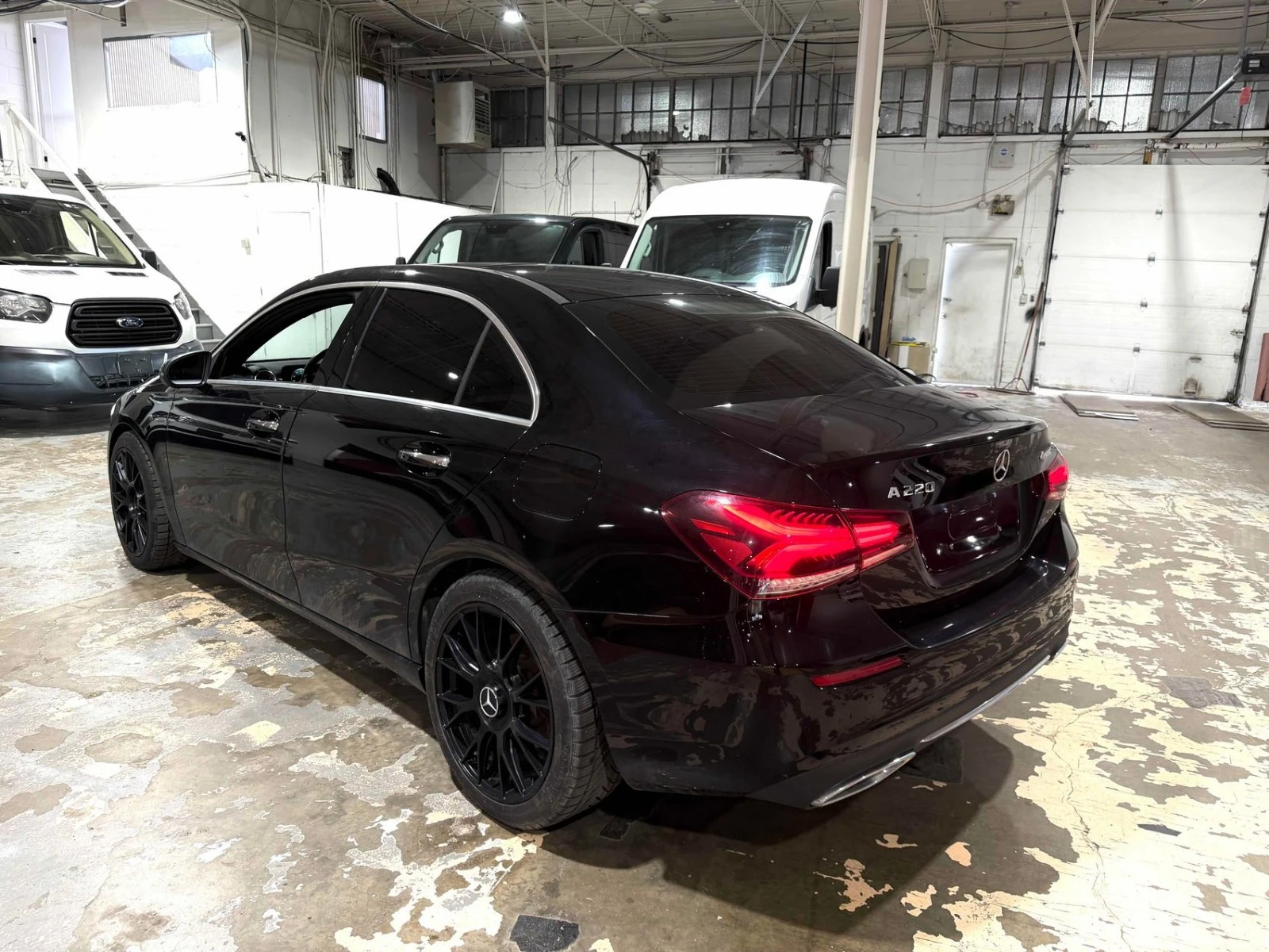 Mercedes-Benz C 220 AWD * АвтоКредит * (ЦЕНА ДО БГ), снимка 3 - Автомобили и джипове - 55495672