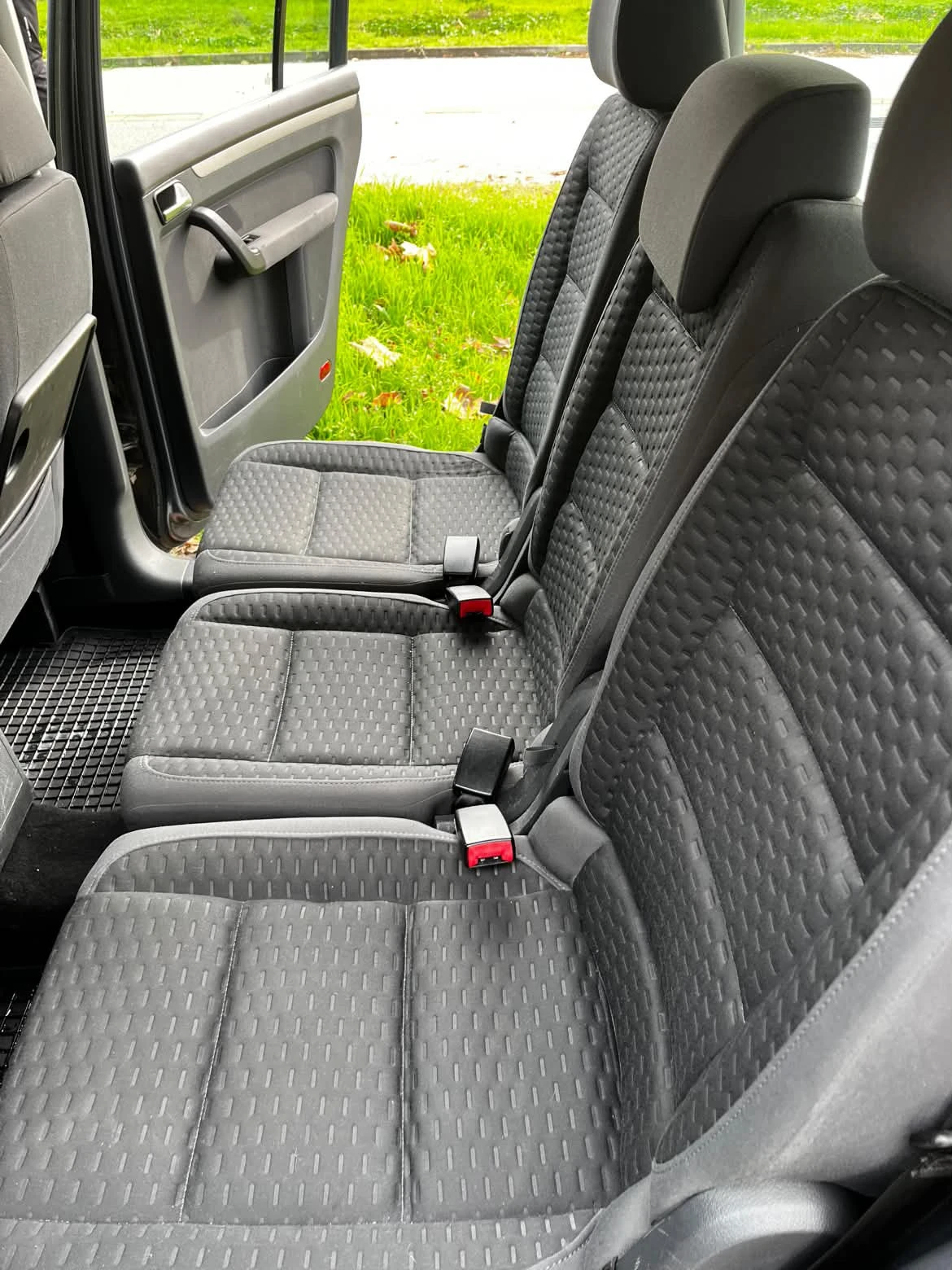 VW Touran 1.9TDI, снимка 8 - Автомобили и джипове - 56153552