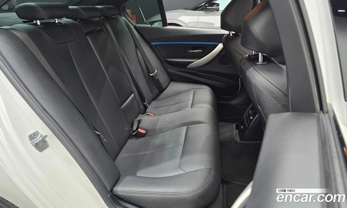 BMW 320 320i M Sport, снимка 17 - Автомобили и джипове - 56156526