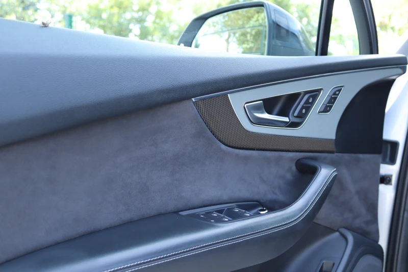 Audi SQ7 6+ 1* Matrix* Carbon* Exclusive* HP* ЛИЗИНГ* , снимка 15 - Автомобили и джипове - 49842354