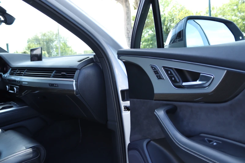 Audi SQ7 6+ 1* Matrix* Carbon* Exclusive* HP* ЛИЗИНГ* , снимка 14 - Автомобили и джипове - 49842354