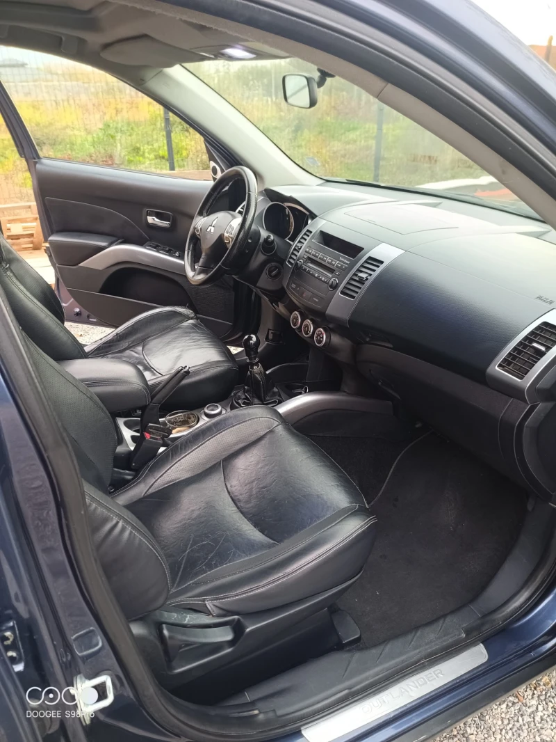 Mitsubishi Outlander, снимка 9 - Автомобили и джипове - 52885072