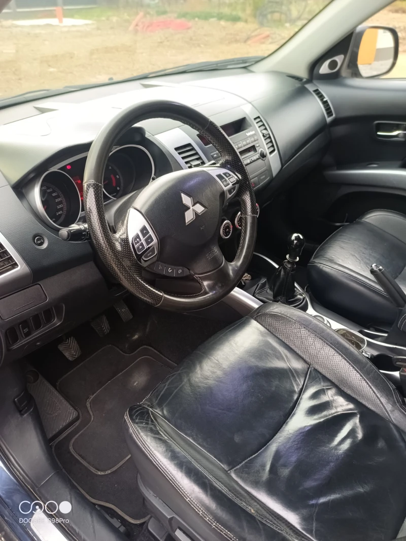 Mitsubishi Outlander, снимка 10 - Автомобили и джипове - 52885072