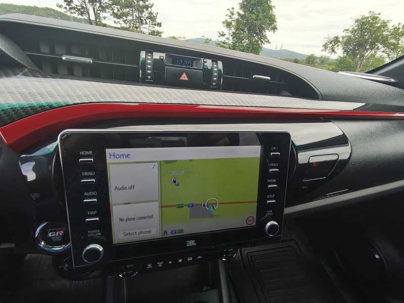 Toyota Hilux GR SPORT , снимка 14 - Автомобили и джипове - 53084835