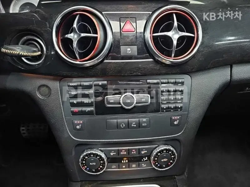 Mercedes-Benz GLK 220d 4matic| КАМЕРА| ПОДГРЕВ| PANO| ВКЛ. ТЕХНОТЕСТ, снимка 9 - Автомобили и джипове - 54427327