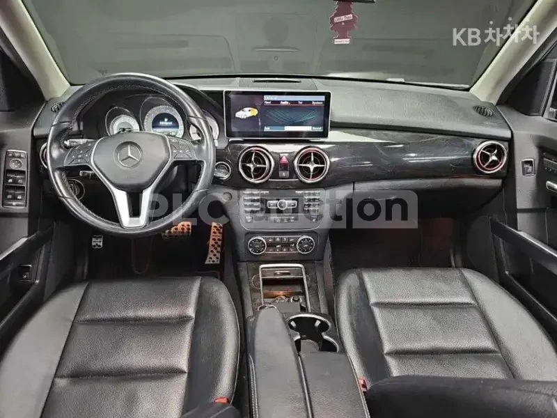 Mercedes-Benz GLK 220d 4matic| КАМЕРА| ПОДГРЕВ| PANO| ВКЛ. ТЕХНОТЕСТ, снимка 2 - Автомобили и джипове - 54427327