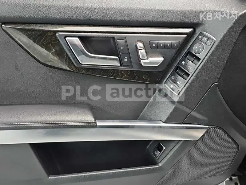 Mercedes-Benz GLK 220d 4matic| КАМЕРА| ПОДГРЕВ| PANO| ВКЛ. ТЕХНОТЕСТ, снимка 12 - Автомобили и джипове - 54427327