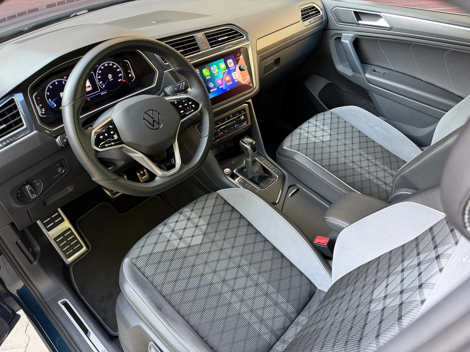 VW Tiguan R-Line-1.5TSI-150ps-59хил.км!, снимка 10 - Автомобили и джипове - 55155974